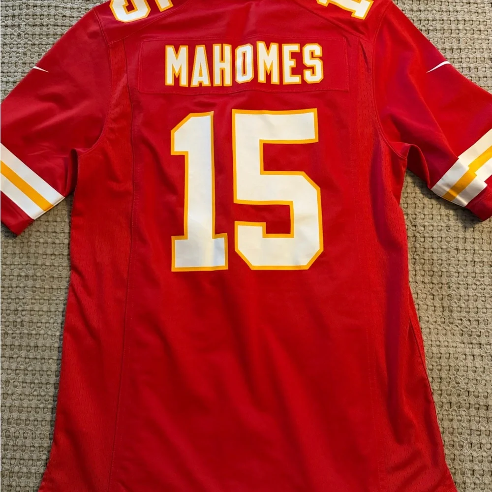 Nike NFL Red Classic Pat Mahomes #15 Kansas City Chiefs Super Bowl Jersey - Picture 6 of 11